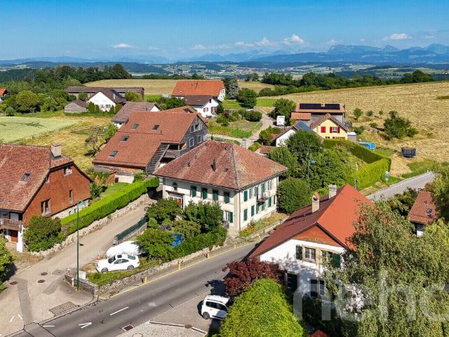 Residential building with 11 rooms on sale in Sottens 238 m² | dreamo. Ch