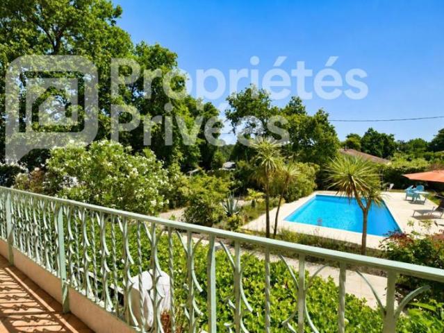 Deux espaces de vie, un cadre d'exception, 220m² 936000