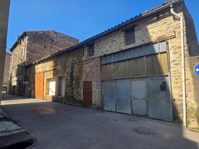 Deux grands garages