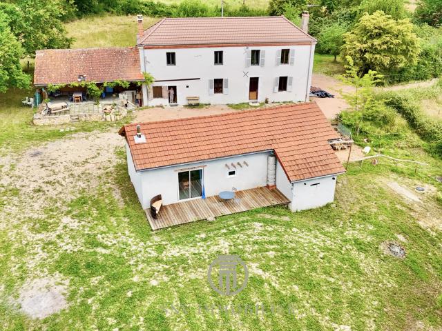 Deux habitations rénovées et leurs dépendances au calme et sans vis à vis