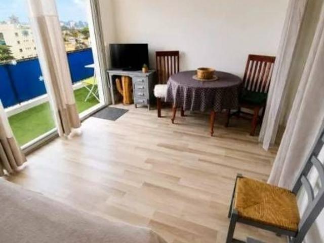 Deux pièces avec balcon et parking