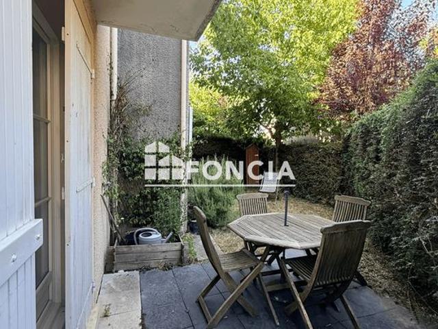 Deux pièces avec jardin au coeur des Essarts le Roi