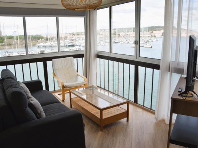 DEUX PIECES AVEC UNE VUE IMPRENABLE, PARKING & PISCINE