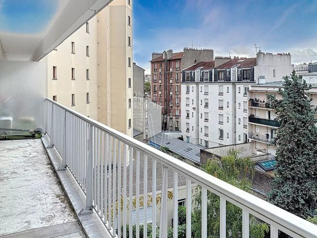 DEUX PIÈCES BALCON PLEIN SUD ET CALME