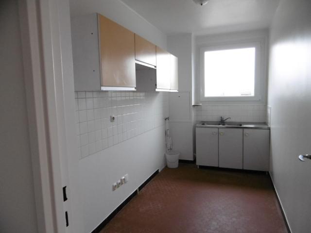 DEUX PIECES CENTRE VILLE BURES SUR YVETTE
