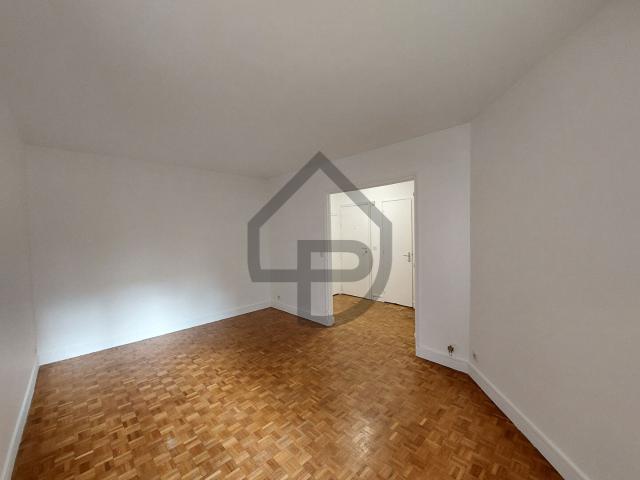 DEUX PIECES DE 43 M2 AVEC BALCON