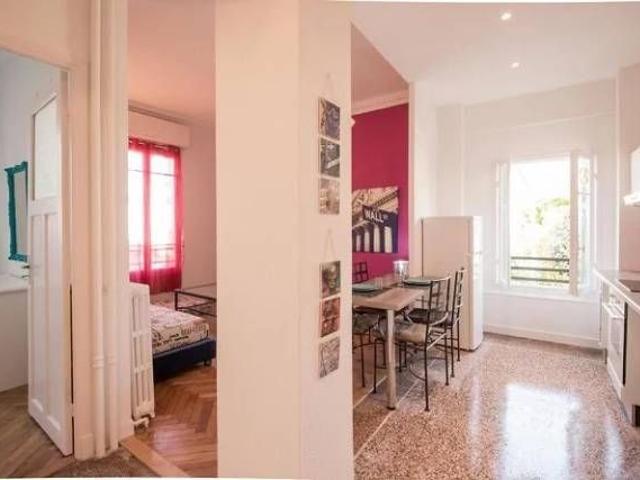 Deux pièces de 45m² dans bel immeuble Art déco