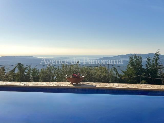 Deux Splendides Villas Avec Une Vue Incroyable Au Sein D'une. 282m² Spéracèdes