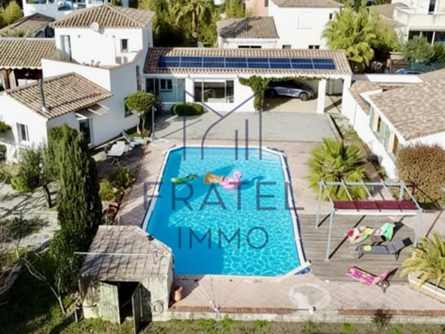Deux villas, une seule adresse: propriété rare avec piscine