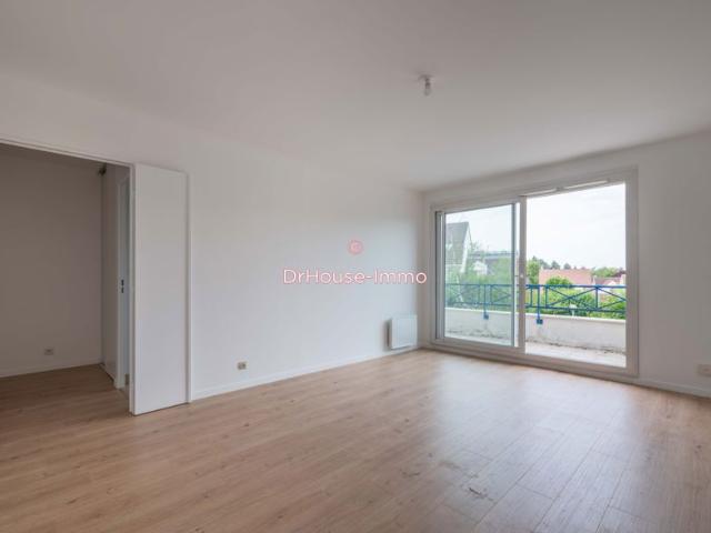 Deuil la Barre Bel appartement rénové de 3 pièces de 64 m2 au 1er étage avec balcon d'une petite copropriété bien entretenue