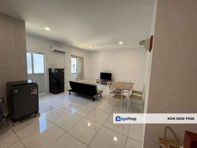 D'Everglades Upper Unit Townhouse For Rent! Located at Kampung Stutong Baru, near BDC