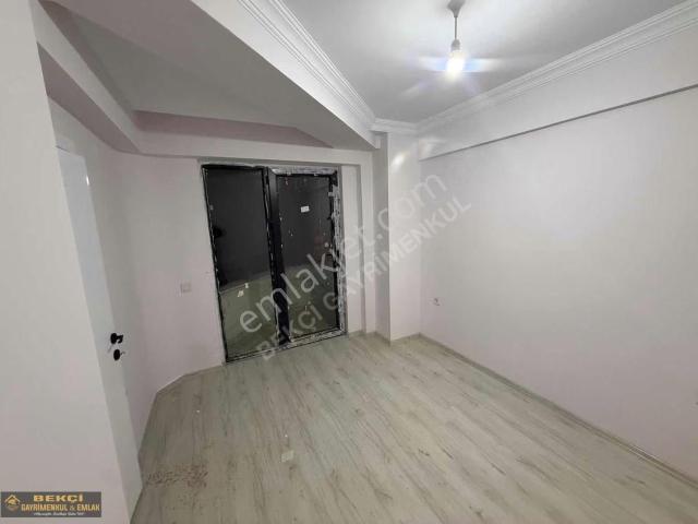 Devlet Hastanesine Komşu 1+1 Satılık Daire