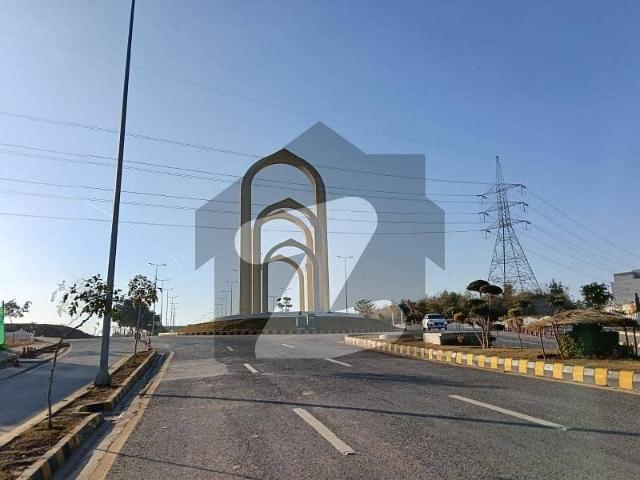 DHA5, 3 Plots on Main Avenue Sector F1