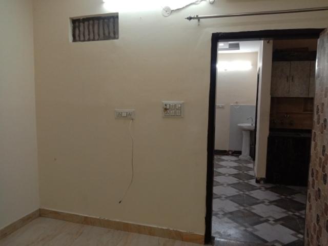 Dhawan Properties 2 Bedroom 60 Sq. Yd. Builder Floor in Vishwas Park Delhi Listing ID: #9736