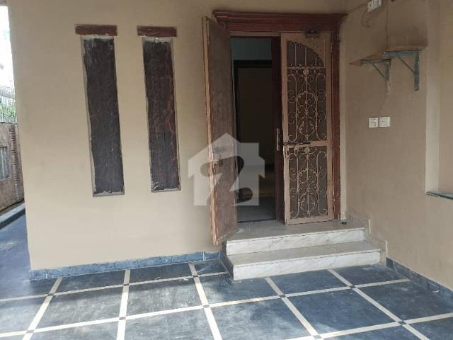 Dha 10 marla stylish bungalow available for rent