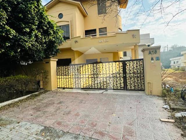 Dha 2 sector road 10 marla house for rent
