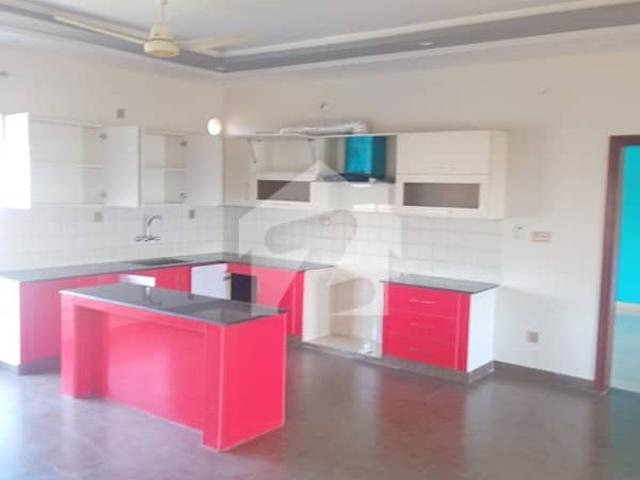 DHa 5 Sector B Main Blouwad One Kanal House For Slae 5 Year Old