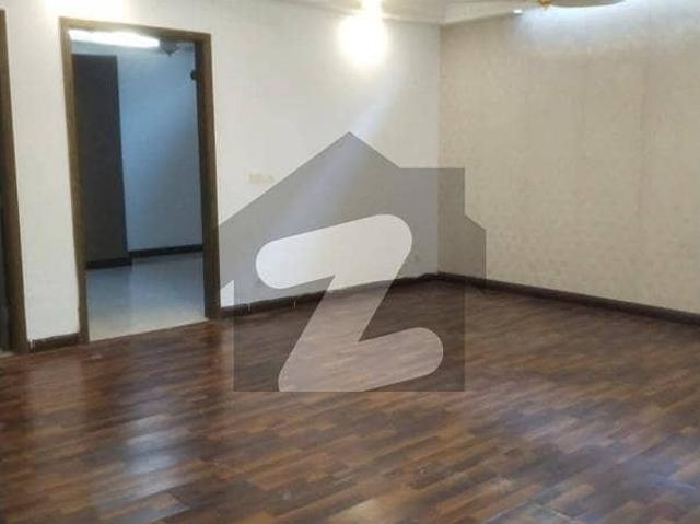 DHA 9 Town 8 Marla House Up For rent