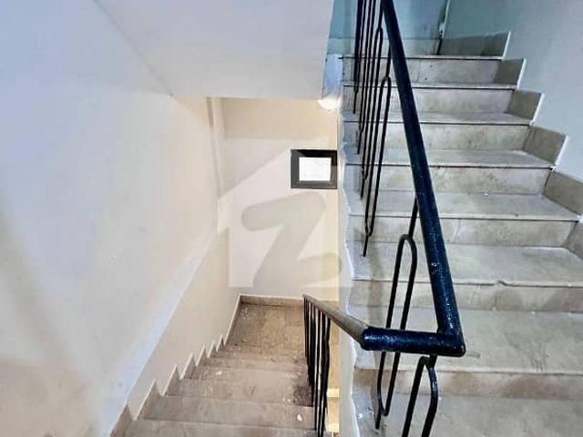 Dha Bukhari Slightly Used 2 Bed D/ 1st Floor