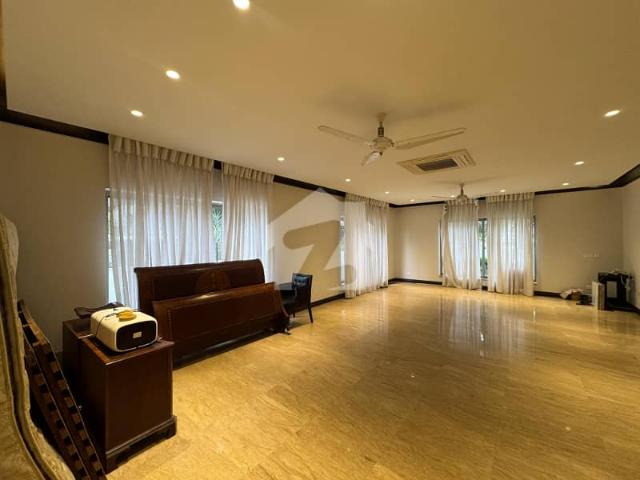 Dha one kanal full furnished bunglow ellegent style for rent