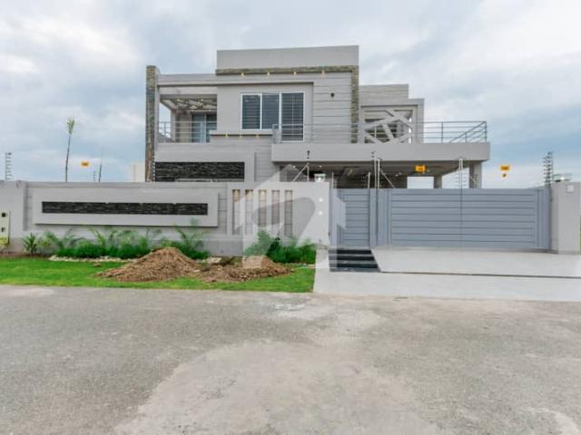 DHA Lahore 1 Kanal Brand New Mazher Munir Design House With 100% Original Pics Available For Rent