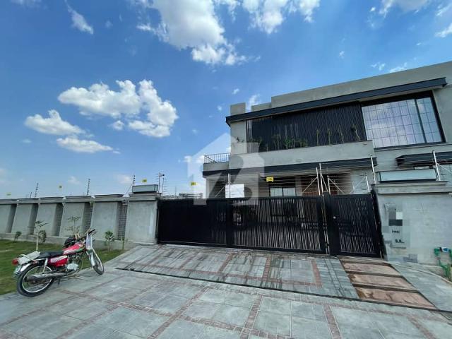 DHA Lahore 2 Kanal Brand New Mazher Munir Design House Fully Furnished And Full Basement With 100% Original Pics Available For Sale
