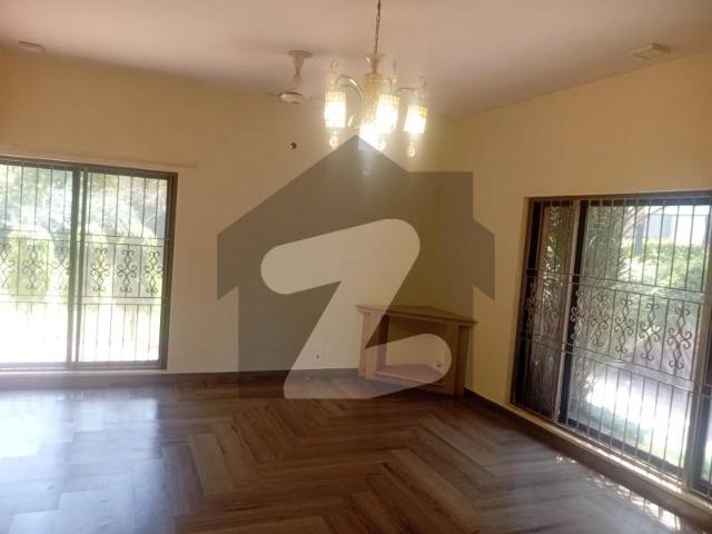 Dha ph. 1 Solid bunglow Well Maintained House For Sale Facing Park DHA Phase 1 Block E