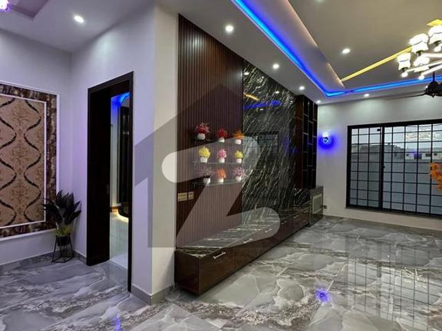 DHA Phase 3 Spacious 1 Kanal Rental House | Park Facing DHA Phase 3
