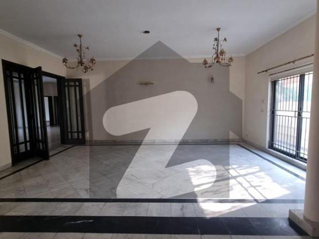 Dha phase 1 beautiful bungalow 2 kanal facing park for rent dha phase 1 block k