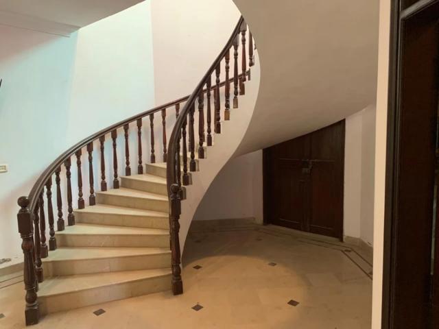 Dha phase 2 6 bed one unit bank company. Without company lease Karachi DHA PHASE 2 ID 71172