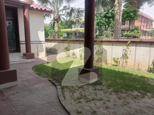 DHA Phase 2. Kanal House 3beds D/ TVL 4car parking Marble Flooring Near Lalik Jaan Chook DHA Phase 5