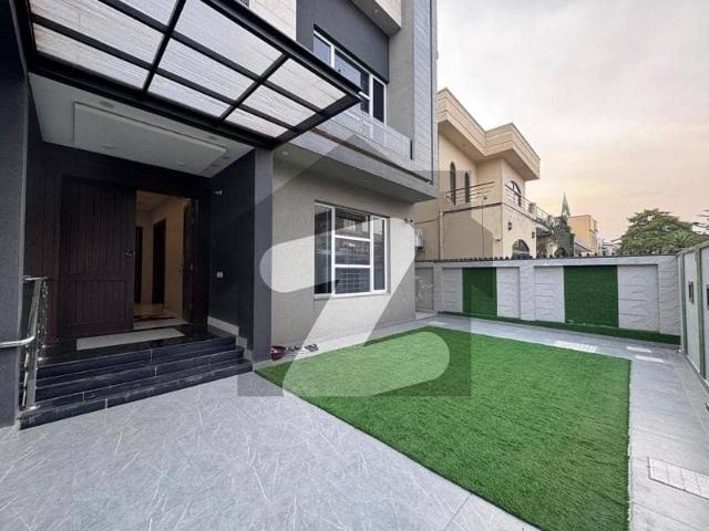 DHA Phase 2 One Kanal Beautiful Location House Near Roundabout