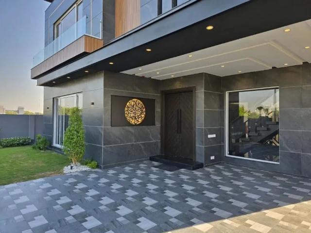 DHA Phase 7, 02 Kanal, 05 Bed, Luxury House For Sale. 01 Kanal Covered Area Lahore DHA Defence ID 99424