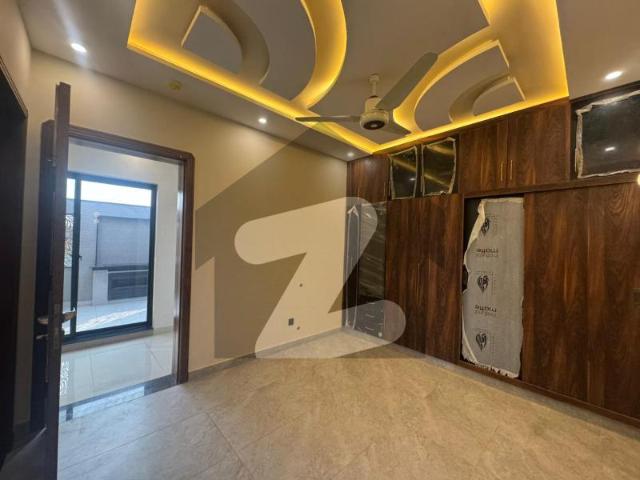Dha phase 4 10 marla luxury house for rent dha phase 4 block dd