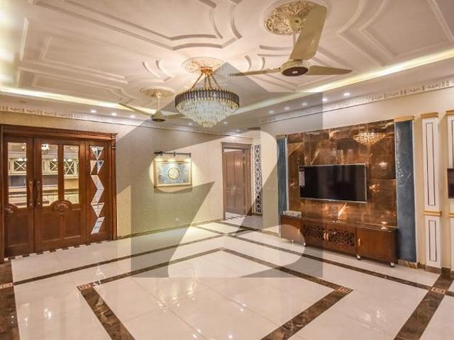 Dha phase 4 one kanal beautiful bungalow corner location for rent. DHA Phase 4 Block DD