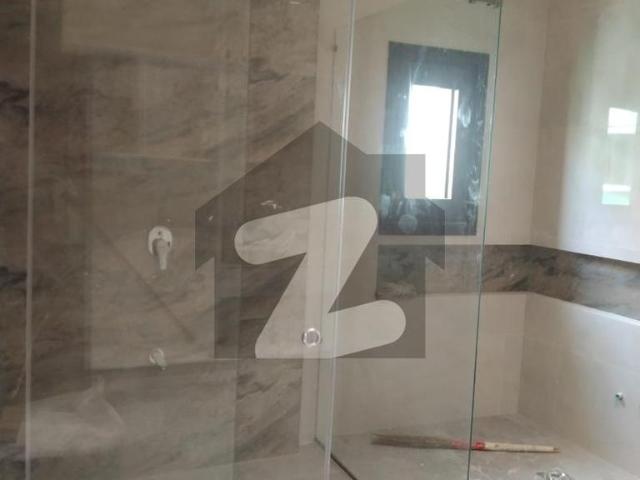 Dha phase 5 500 yards 5 bedrooms tile flooring fully renovated bungalow is up for urgent sale dha phase 5