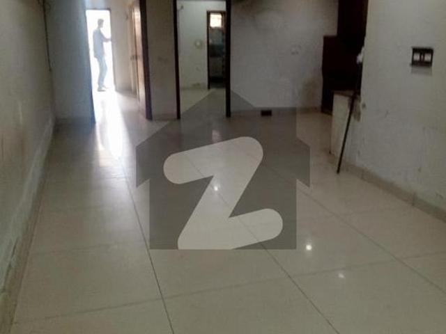 DHA PHASE 5 BADAR COMMERCIAL AREA 4 bedrooms apartment 2nd floor tile flooring lift parking is available for rent Badar Commercial Area