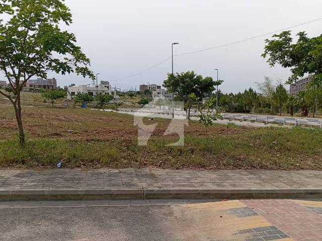 DHA Phase 5, Sector F, 8 Marla Plot Park facing for sale