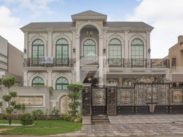 Dha phase 6 full basement spinsh villa for sale near to market