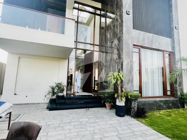 Dha phase 8 500 sqare yard brand new bungalow 1+4 bedroom full furnished with swimming pools basement away from sea top of the lien bungalow