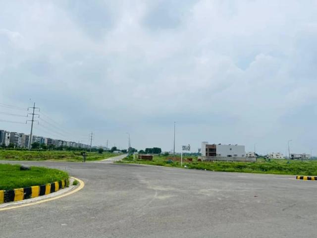 Dha phase 8 one kanal plot no 607 ideal location residential plot lahore dha phase 8 id 84431