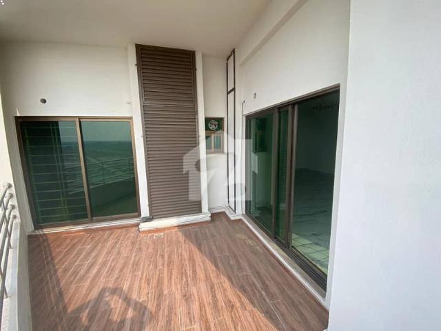 Dha view 8th floor 10 marla flat is available in askari 11 sector d at super hot location