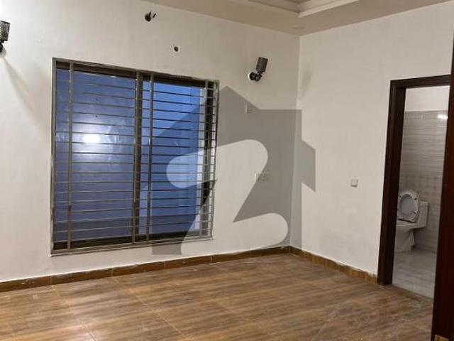 Dha villas 9 marla villa av6for rent 90 thousand dha villas