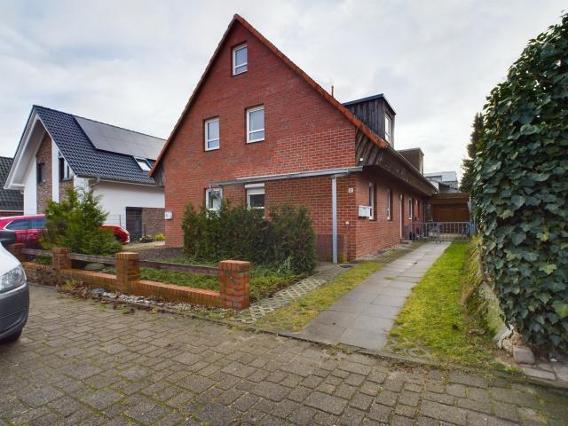 DHH Bad Schwartau: Ideal für Familie oder tolle Chancen als Kapitalanlage 1 oder 2 Wohnungen