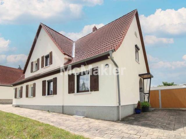 DHH mit Garage und kleinem Garten