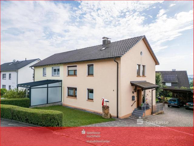 DHH mit zwei Wohnungen, gute Substanz, viel Grünfläche, Doppelcarport, Schopf