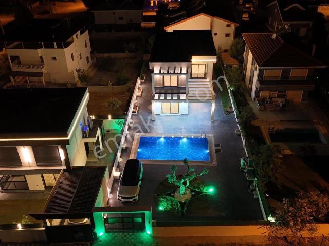 Didim Akbükte Yazlık 4+1 530m2 Arsa İcinde Tam Müstakil Havuzlu Akıllı Villa