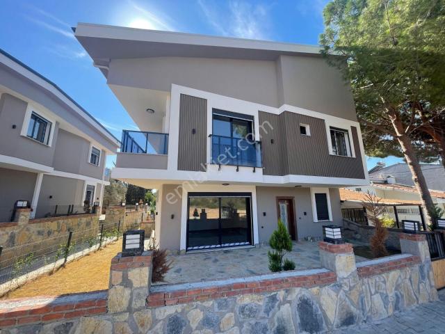 Didim Efeler Mh Tatil Sitesinde Denize 250 Metre 4+1 Sıfır Villa