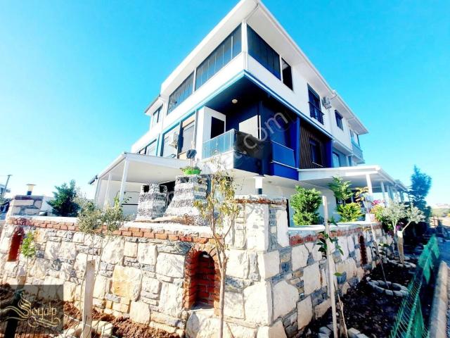 Didim Villalar Bölgesinde Deniz Manzaralı 4+1 Bahçeli Villa