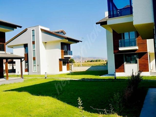 DİKİLİ NEFES NOVA SİTESİNDE SATILIK 5+1 LÜKS VİLLA